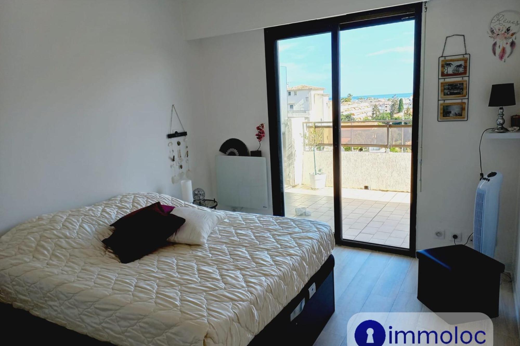 Air-conditioned With Park And Swimming Pool A