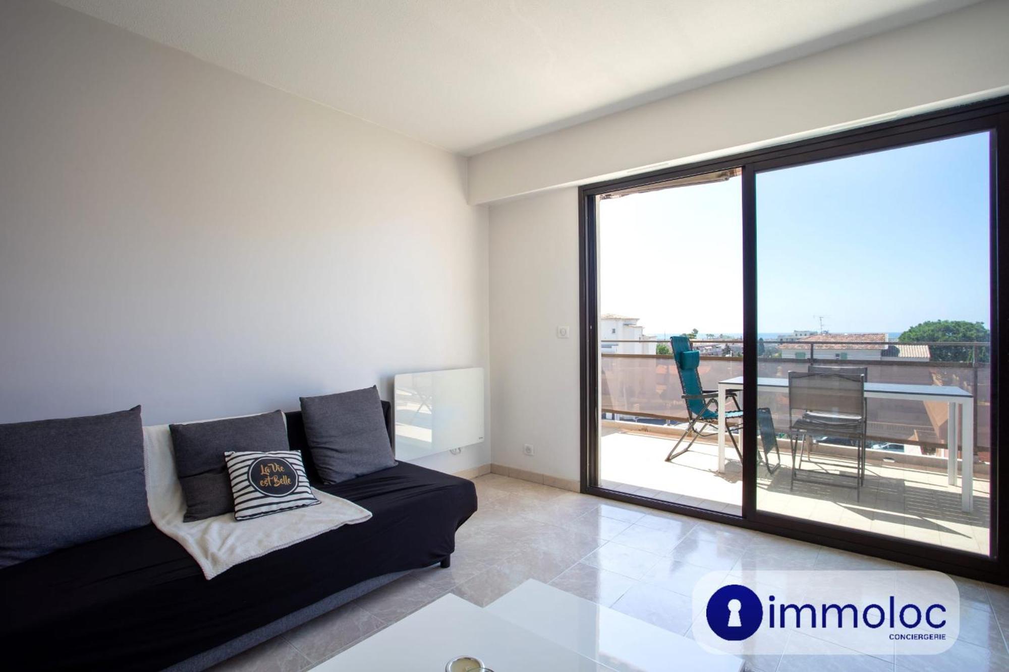 Apartment Air-conditioned With Park And Swimming Pool A