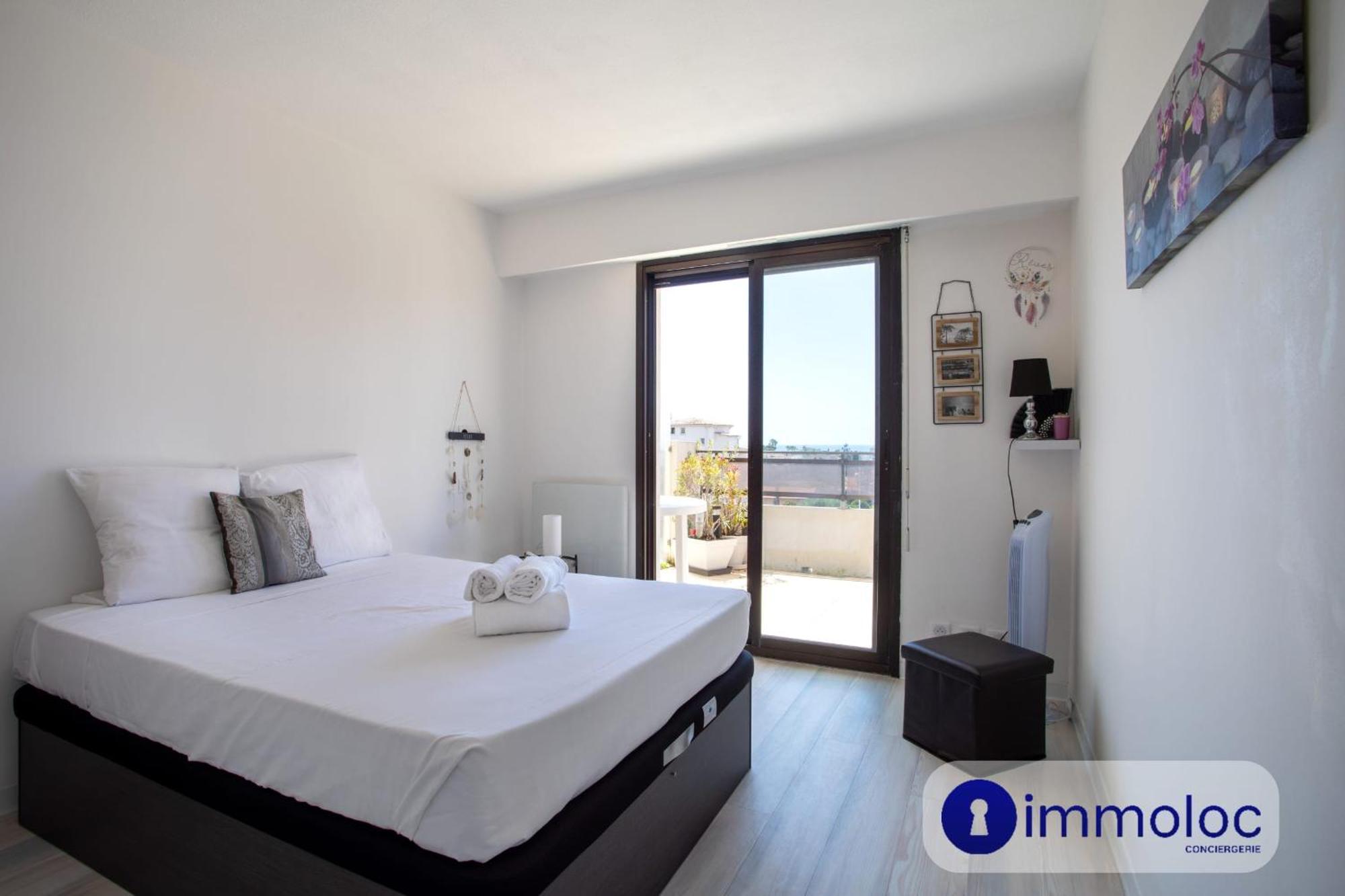 Air-conditioned With Park And Swimming Pool A Apartment