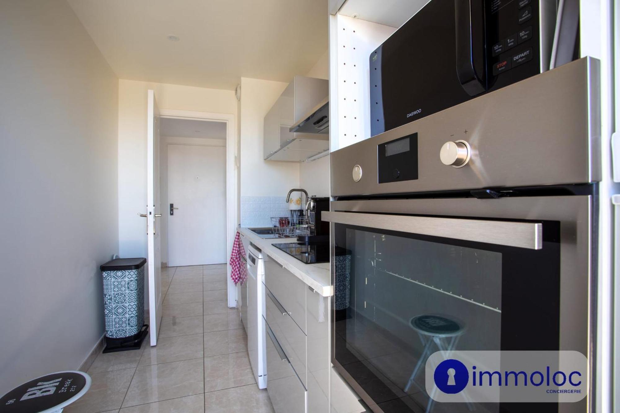 Apartment Air-conditioned With Park And Swimming Pool A *