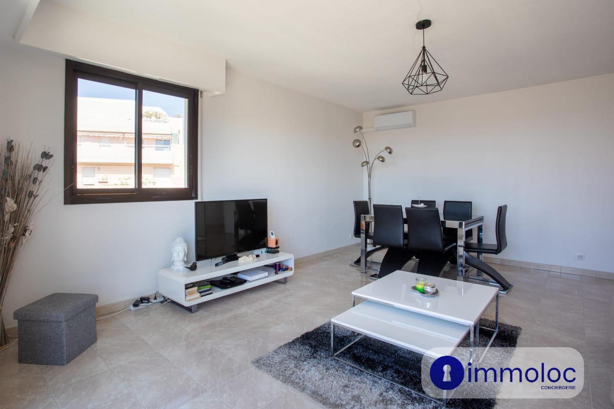 Apartment Air-conditioned With Park And Swimming Pool A *