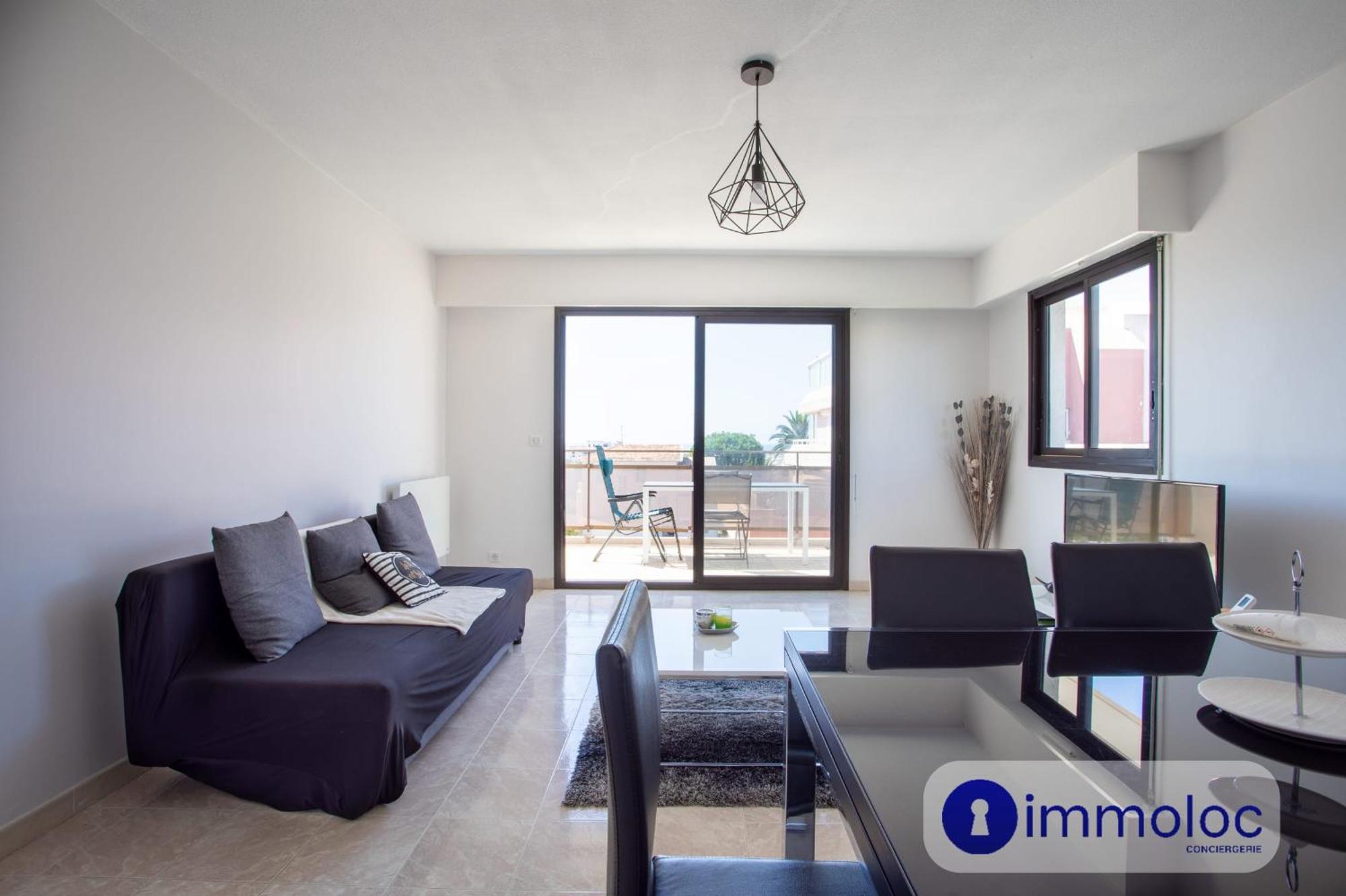 Apartment Air-conditioned With Park And Swimming Pool A *