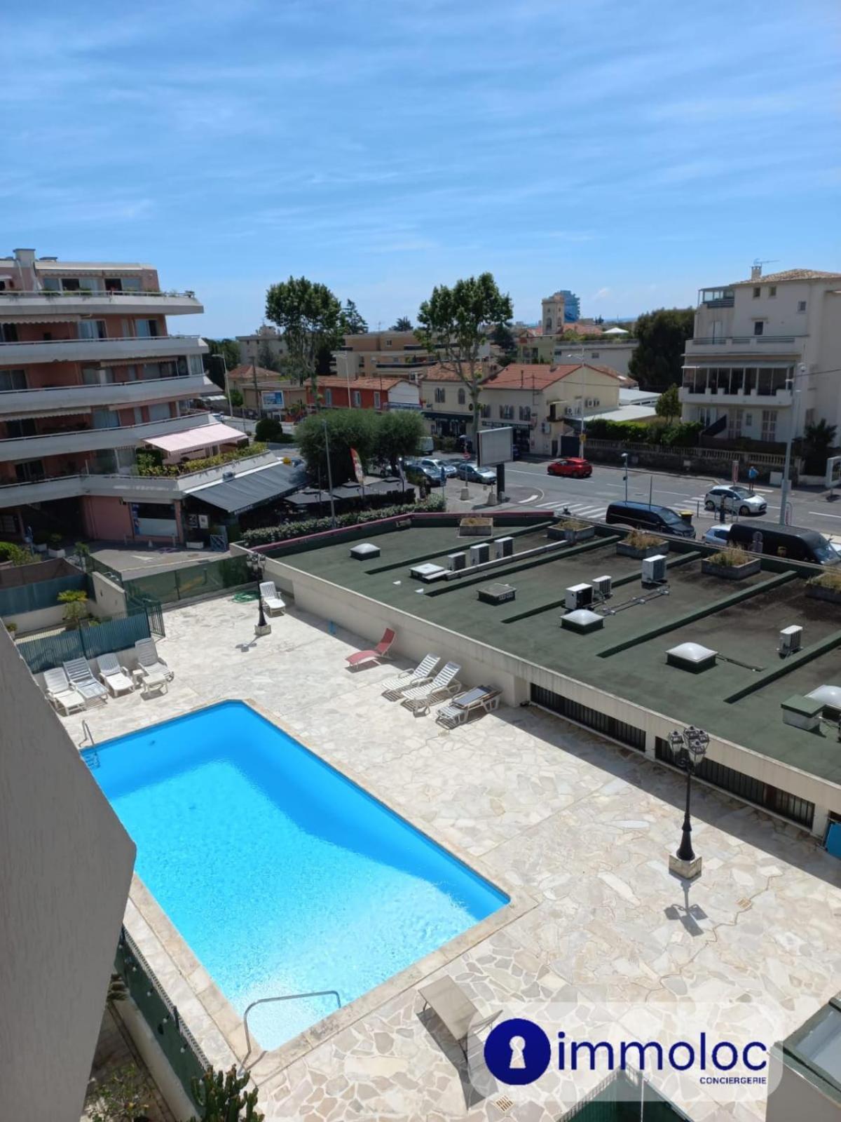 Air-conditioned With Park And Swimming Pool A *